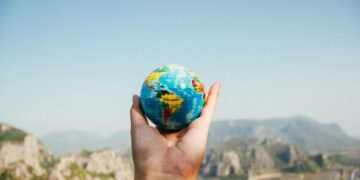 The Pros and Cons of Traveling with Companions vs. Traveling Solo